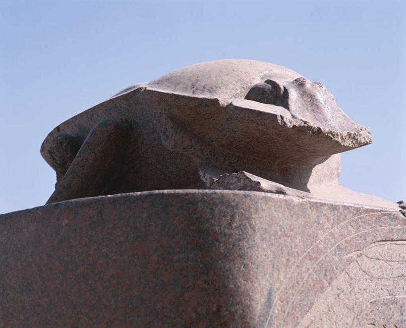 太阳穴,无人,横图,室外,白天,建筑,雕塑,埃及,天牛,纪念碑,联合国,历史,废墟,天空,地标建筑,虚构,摄影,花岗岩,中东,宗教建筑,甲虫,北非,卡尔纳克神殿,万里无云,埃及文化,火成岩,古埃及文明,古代文明,灵性,圣甲虫,底比斯,美术工艺,彩图,神,联合国教科文组织,帝国,阿蒙神,埃及卢克索