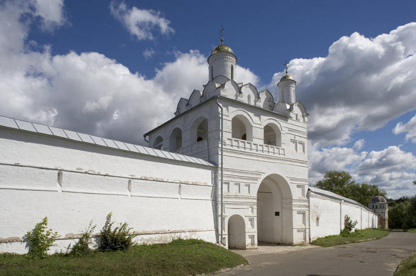无人,横图,室外,白天,建筑,俄罗斯,节日,大门,墙,云,文化,天空,地标建筑,祈祷,健康,许愿,摄影,宗教,信仰,纪念,祈求,基督教,天主教,修道院,信念,东正教,神学院,修院,隐修院,平安,彩图,俄罗斯文化,联合国教科文组织