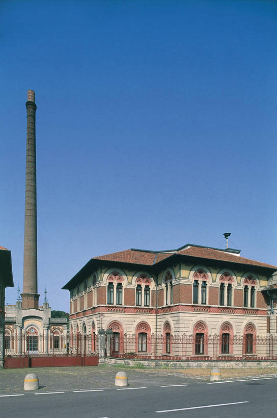 无人,工厂,竖图,室外,白天,度假,烟囱,美景,城市风光,城市,建筑,街道,意大利,景观,历史,娱乐,天空,地标建筑,享受,休闲,景色,放松,工业,摄影,南欧,意大利文化,贝加莫,工业建筑,伦巴第大区,万里无云,彩图,联合国教科文组织