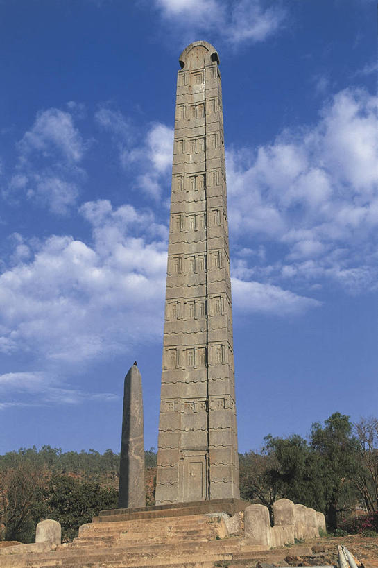 无人,竖图,室外,白天,埃塞俄比亚,雕刻,柱子,云,纪念碑,历史,石柱,树,天空,摄影,东非,古代文明,岩石,彩图,旅行