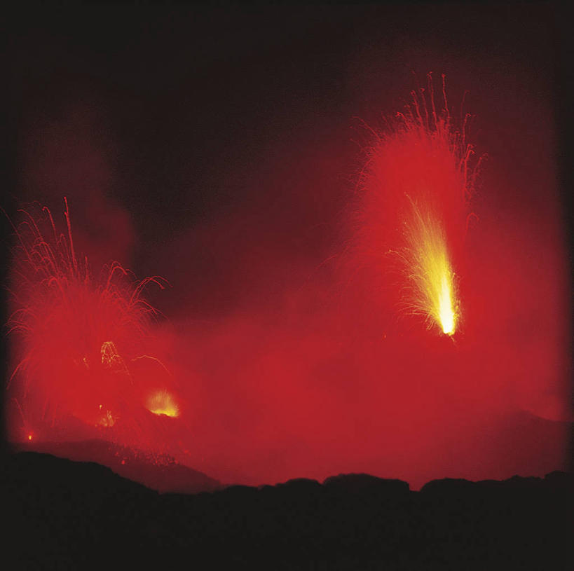 无人,横图,方图,室外,夜晚,爆炸,火山,意大利,喷,岛,地形,光亮,摄影,明亮,照亮,西西里,南欧,爆发,地质学,伊奥利亚群岛,自然地理,危险,彩图,斯托伦波里岛,火山学