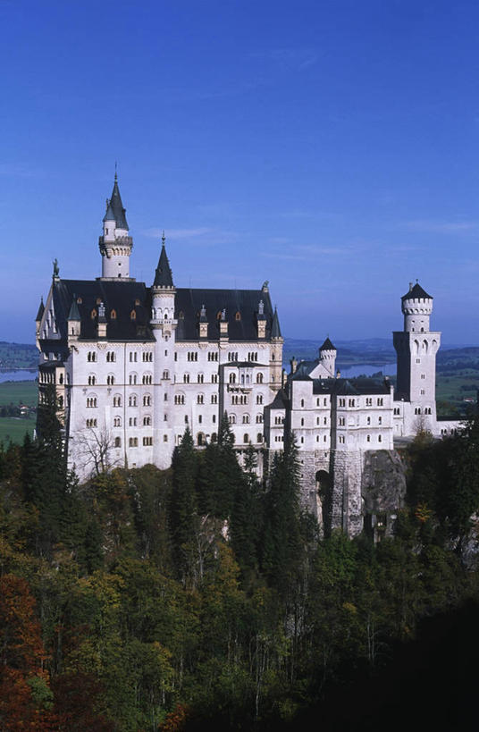 无人,竖图,室外,白天,旅游,度假,美景,建筑,德国,中间,城堡,景观,单词,历史,娱乐,树,风景,自然,地标建筑,享受,休闲,景色,放松,摄影,自然风光,德国文化,欧洲文化,哥特式风格,中欧,新天鹅城堡,巴伐利亚,秋天,彩图,旅行,浪漫主义