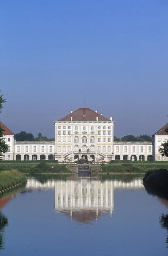 无人,宫殿,竖图,室外,白天,留白,湖,城市,建筑,德国,反射,历史,慕尼黑,天空,摄影,都市风光,德国文化,巴洛克风格,中欧,万里无云,巴伐利亚,宁芬堡,上巴伐利亚,彩图