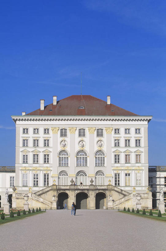 三个人,宫殿,竖图,室外,白天,城市,建筑,德国,历史,慕尼黑,天空,摄影,都市风光,德国文化,巴洛克风格,中欧,万里无云,巴伐利亚,宁芬堡,上巴伐利亚,彩图