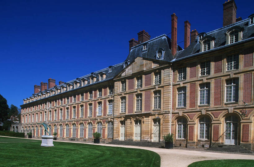 无人,宫殿,横图,室外,白天,草坪,窗户,建筑,法国,欧洲,一排,整齐,城堡,庭院,文艺复兴,历史,排列,地标建筑,摄影,西欧,队列,法兰西,古典风格,法国文化,中欧,法兰西共和国,法兰西第五共和国,法兰西岛,枫丹白露,枫丹白露宫,法兰西岛大区,塞纳.马恩省,彩图