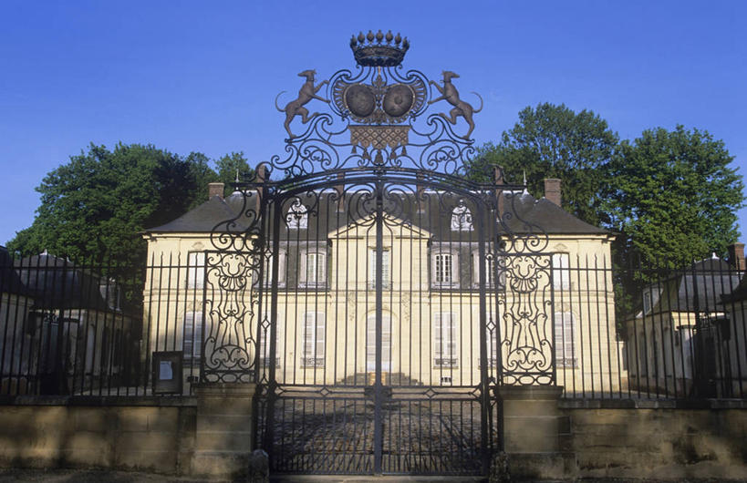 无人,横图,室外,白天,建筑,法国,对称,城堡,大门,纪念碑,历史,树,摄影,徽章,中欧,爱国主义,盾形徽章,法兰西岛大区,美术工艺,彩图