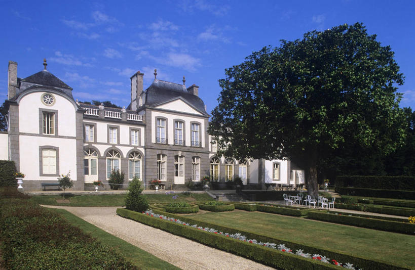 无人,横图,室外,白天,草坪,建筑,法国,欧洲,花坛,城堡,庭院,纪念碑,历史,草,花,树,地标建筑,摄影,园林,布列塔尼,西欧,法兰西,法国文化,中欧,法兰西共和国,法兰西第五共和国,布列塔尼半岛,布列塔尼地区,树篱,伊勒.维莱讷省,彩图