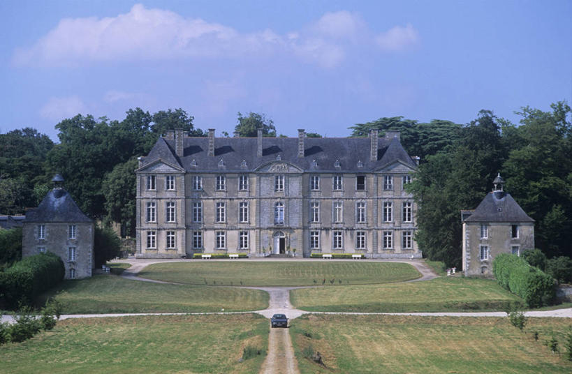 无人,横图,俯视,室外,白天,草坪,建筑,汽车,法国,城堡,庭院,纪念碑,机动车,历史,树,运输,摄影,布列塔尼,要塞,中欧,莫尔比昂省,彩图,高角度拍摄