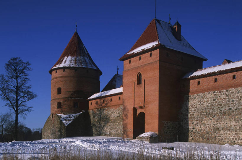 无人,横图,室外,白天,雪,建筑,冬天,城镇,历史,天空,摄影,要塞,哥特式风格,万里无云,立陶宛共和国,特拉凯,彩图,旅行,波罗的海三国