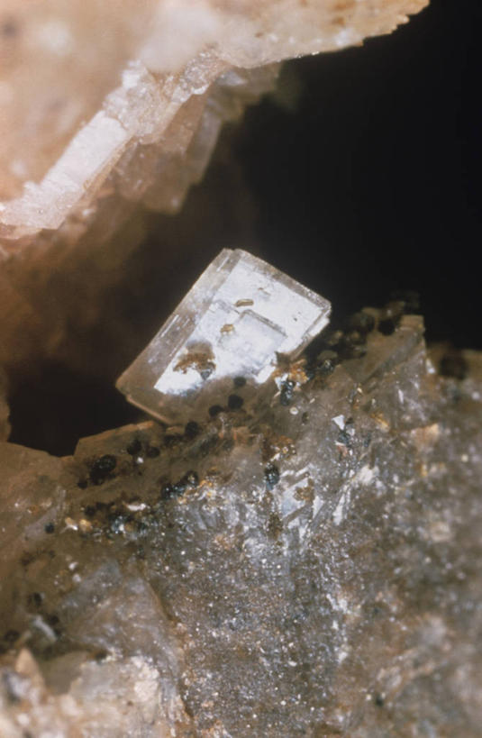 无人,竖图,室内,特写,形状,光线,水晶,光芒,自然,摄影,部分,环境,三维图形,地质学,矿物质,几何形状,自然地理,岩石,彩图,影棚拍摄