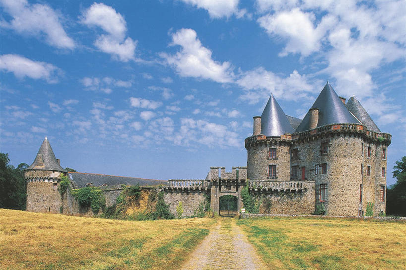 无人,横图,室外,白天,建筑,法国,欧洲,城堡,田地,小路,历史,摄影,布列塔尼,西欧,法兰西,中欧,法兰西共和国,法兰西第五共和国,布列塔尼半岛,布列塔尼地区,伊勒.维莱讷省,彩图,旅行