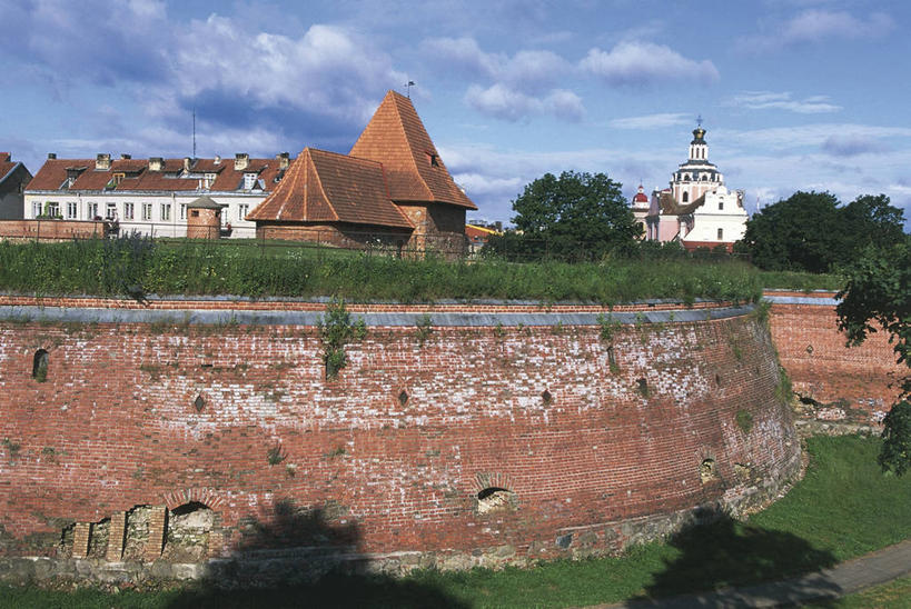 无人,横图,室外,白天,侧面,安全,建筑,欧洲,树荫,首都,武器,摄影,将军,立陶宛共和国,维尔纽斯,自然地理,彩图,波罗的海三国