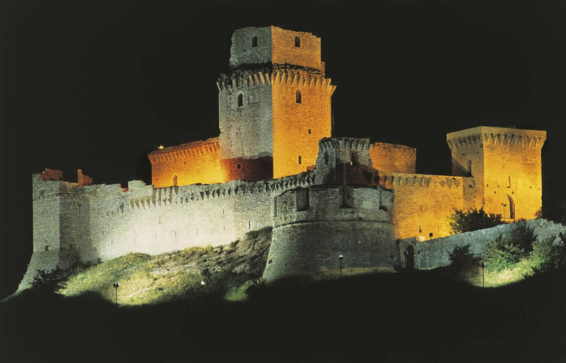 无人,横图,室外,夜晚,安全,建筑,意大利,城堡,围墙,塔,历史,废墟,摄影,照亮,要塞,意大利文化,古代文明,翁布里亚大区,阿西西,彩图
