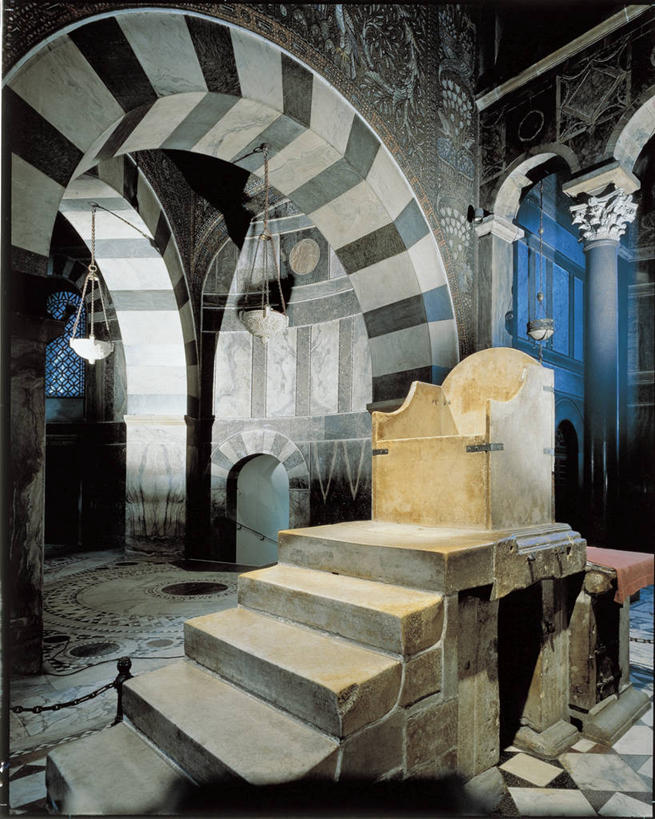 无人,竖图,室内,白天,楼梯,建筑,椅子,德国,历史,地标建筑,摄影,德国文化,王座,亚琛,彩图