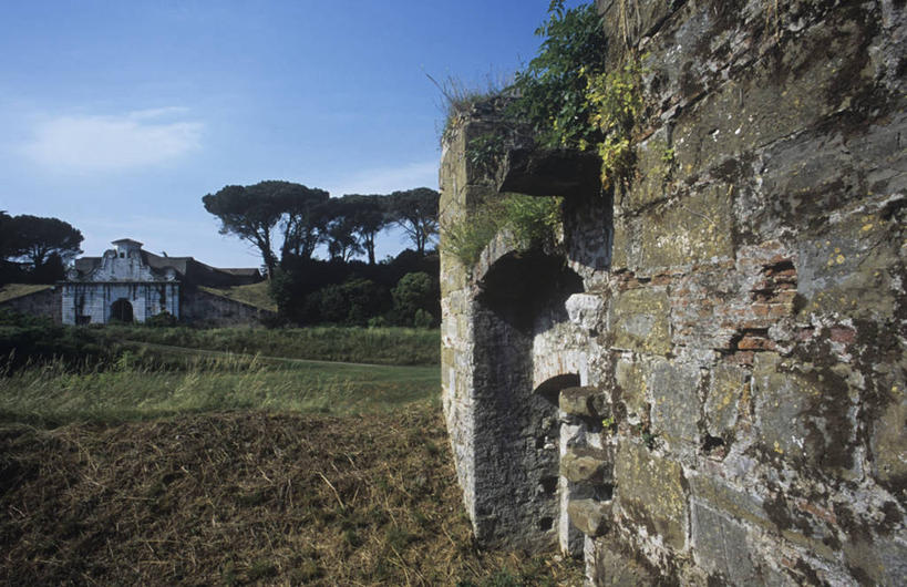 无人,横图,室外,白天,美景,建筑,意大利,欧洲,大门,景观,田地,围墙,历史,石墙,废墟,树,自然,景色,摄影,南欧,自然风光,意大利文化,意大利共和国,弗留利.威尼斯朱利亚,弗留利.威尼斯朱利亚大区,自然地理,彩图