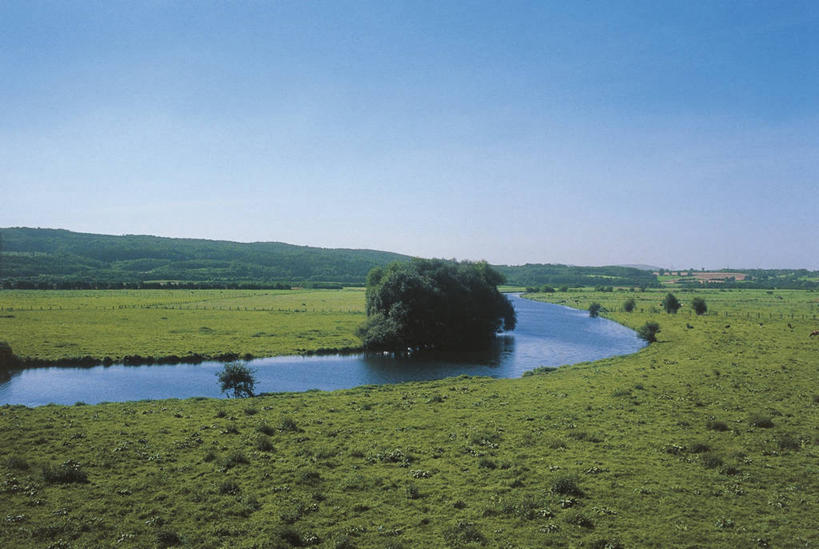 无人,横图,室外,白天,旅游,度假,草地,河流,美景,德国,欧洲,地平线,地形,景观,流水,田地,辽阔,地面,娱乐,草,树,风景,天空,自然,享受,休闲,广阔,景色,放松,摄影,宁静,一望无际,环境,西欧,自然风光,延伸,中欧,万里无云,德意志联邦共和国,天地相交,无边无际,一马平川,北威州,北莱茵.威斯特法伦州,自然地理,彩图,鲁尔河