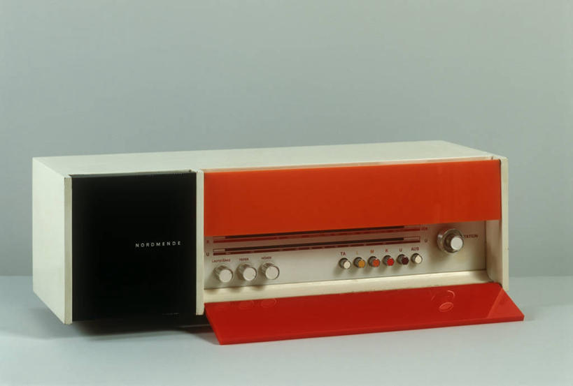 无人,横图,室内,技术,德国,灰色背景,古典,历史,一个,红色,白色,黑色,灰色,收音机,摄影,单个,古董,中欧,彩图,影棚拍摄