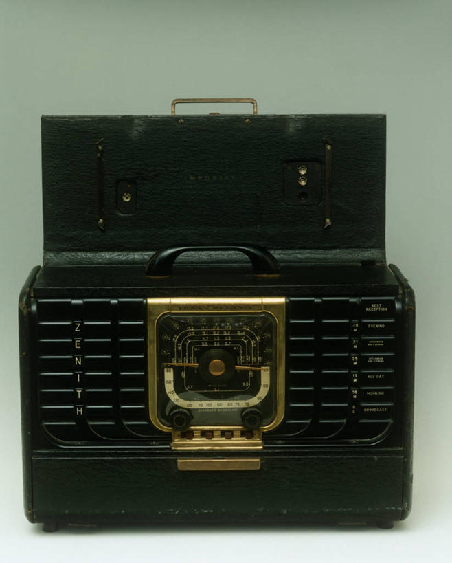 无人,竖图,室内,技术,灰色背景,古典,历史,一个,灰色,收音机,摄影,单个,古董,彩图,影棚拍摄