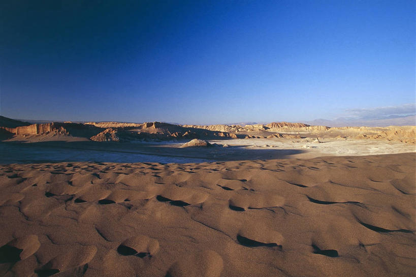 无人,横图,室外,白天,湖,沙漠,水,智利,沙子,地平线,辽阔,地面,山谷,天空,自然,广阔,南美,摄影,一望无际,环境,南美洲,气候,拉丁美洲,岩层,延伸,美洲,万里无云,天地相交,亚美利加洲,南亚美利加洲,智利共和国,无边无际,一马平川,地质学,月亮谷,安托法加斯塔大区,自然地理,岩石,彩图,旅行,火山学