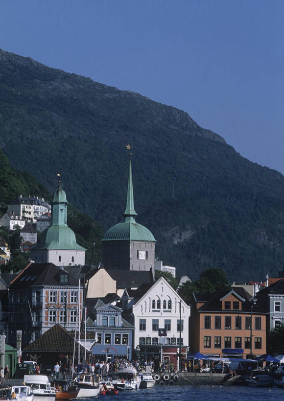 无人,教堂,竖图,室外,白天,海洋,山,水,建筑,挪威,欧洲,海岸线,城镇,历史,地标建筑,摄影,斯堪的纳维亚,北欧,斯堪的那维亚,斯堪的那维亚半岛,斯堪的纳维亚半岛,斯堪狄纳维亚半岛,卑尔根,挪威王国,霍达兰郡,霍达兰,海滩,彩图,旅行