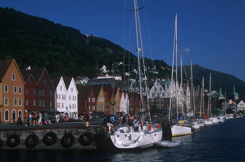 帆船,横图,室外,白天,海洋,水,建筑,船,挪威,欧洲,海岸线,城镇,历史,地标建筑,交通工具,摄影,斯堪的纳维亚,载具,北欧,斯堪的那维亚,斯堪的那维亚半岛,斯堪的纳维亚半岛,斯堪狄纳维亚半岛,卑尔根,挪威王国,霍达兰郡,霍达兰,海滩,彩图,旅行,海港