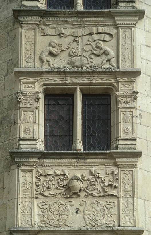 无人,竖图,室外,特写,白天,窗户,建筑,雕塑,法国,欧洲,城堡,历史,地标建筑,摄影,西欧,法兰西,法国文化,中欧,法兰西共和国,卢瓦尔河谷,卢瓦尔河地区,法兰西第五共和国,卢瓦尔河,罗亚尔河,卢瓦尔,卢瓦尔大区,卢瓦尔河大区,曼恩.卢瓦尔省,彩图,浅浮雕,壁架