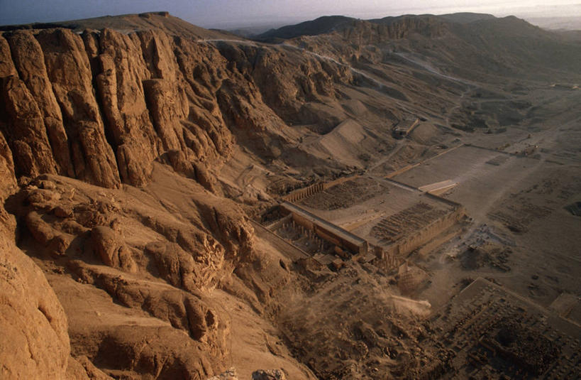 无人,横图,俯视,室外,白天,城市,非洲,埃及,山谷,宏伟,历史,废墟,摄影,中东,岩层,北非,中东文化,首府,埃及文化,卢克索,阿拉伯埃及共和国,金字塔之国,棉花之国,阿非利加洲,卢克索省,古代文明,底比斯,岩石,彩图,高角度拍摄,旅行,过去,埃及卢克索