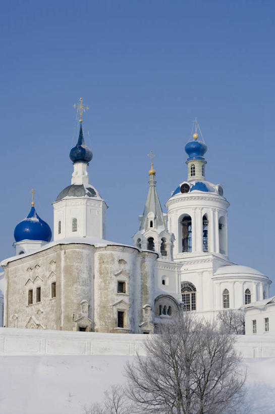 无人,竖图,室外,白天,雪,建筑,俄罗斯,冬天,塔,尖顶,历史,树,天空,地标建筑,季节,摄影,宗教,基督教,圆顶建筑,万里无云,东正教,彩图,旅行,大教堂,俄罗斯文化
