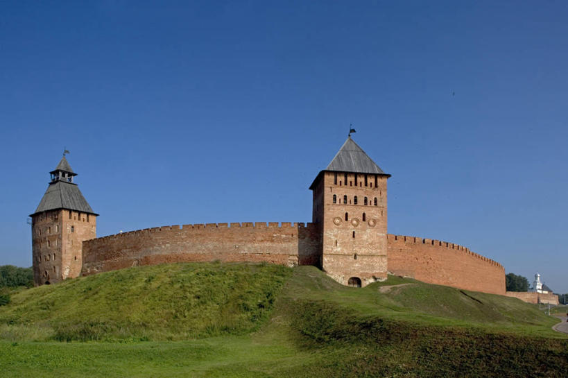 无人,横图,室外,白天,留白,建筑,俄罗斯,墙,塔,首都,历史,草,天空,地标建筑,摄影,要塞,莫斯科,万里无云,克里姆林宫,诺夫哥罗德,彩图,旅行,俄罗斯文化