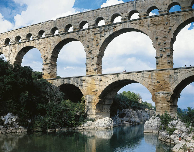 无人,横图,室外,白天,河流,建筑,法国,欧洲,流水,桥,沟渠,联系,古罗马,地标建筑,摄影,西欧,法兰西,古典风格,法国文化,中欧,加德桥,法兰西共和国,尼姆,拱廊,法兰西第五共和国,古代文明,古代史,朗格多克.鲁西永,朗格多克.鲁西永大区,彩图,过去