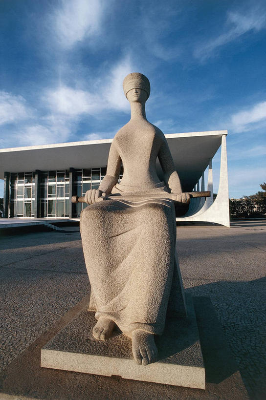 无人,广场,竖图,室外,白天,城市,建筑,雕塑,巴西,雕像,首都,地标建筑,南美,摄影,南美洲,拉丁美洲,美洲,巴西联邦共和国,首府,亚美利加洲,南亚美利加洲,巴西利亚,戈亚斯,巴西里亚,彩图