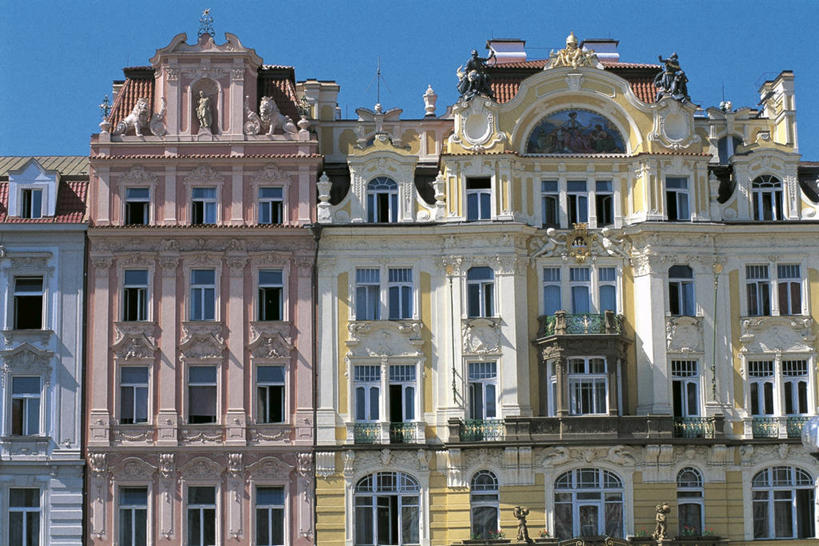 无人,广场,横图,室外,白天,仰视,城市,建筑,欧洲,捷克,古城,首都,天空,地标建筑,摄影,中欧,捷克共和国,18世纪,万里无云,波西米亚,布拉格,洛可可风格,布拉格旧城广场,旧城区,彩图,低角度拍摄,旅行