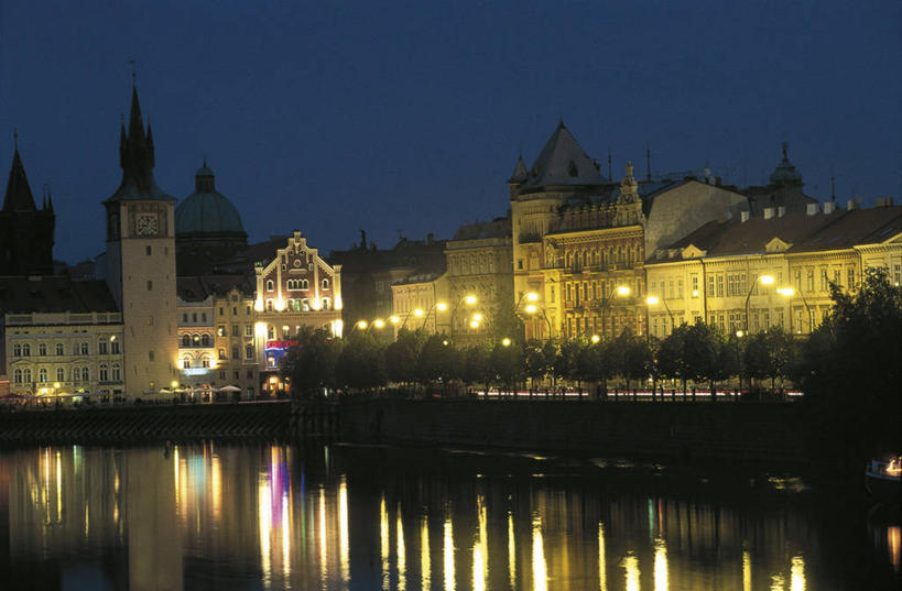 无人,横图,室外,夜晚,河流,城市,建筑,欧洲,捷克,反射,流水,古城,光亮,首都,摄影,照亮,中欧,捷克共和国,波西米亚,布拉格,伏尔塔瓦河,彩图,旅行