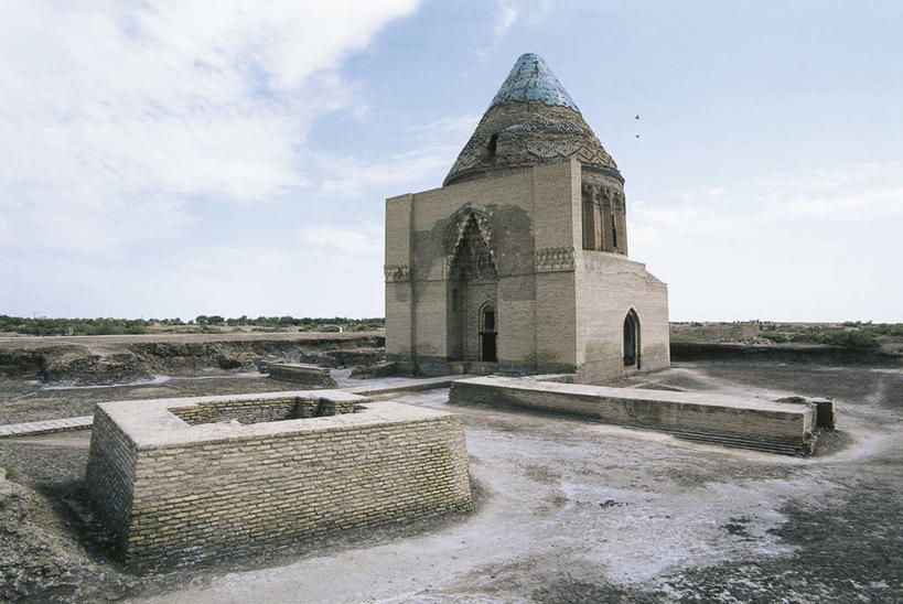 无人,横图,室外,白天,建筑,土库曼斯坦,地平线,辽阔,地面,历史,地标建筑,广阔,摄影,宗教,一望无际,坟墓,陵墓,伊斯兰教,中亚,宗教建筑,延伸,天地相交,无边无际,一马平川,古代文明,彩图,旅行,过去