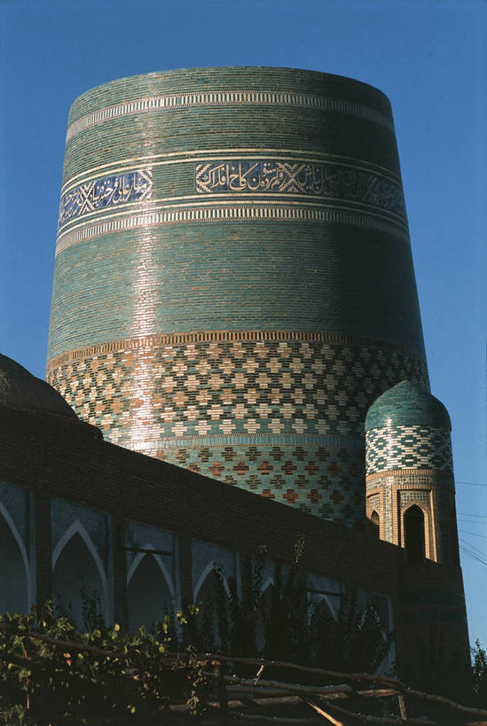 无人,竖图,室外,白天,建筑,乌兹别克斯坦,塔,历史,地标建筑,摄影,尖塔,中亚,宗教建筑,清真寺,式样,彩图,旅行,羊毛地毯