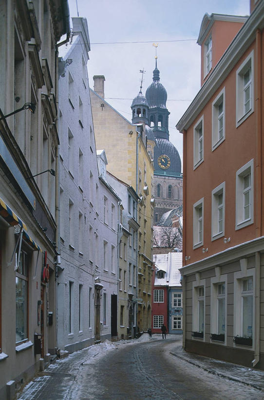 竖图,室外,白天,城市,建筑,街道,拉脱维亚,房屋,历史,地标建筑,摄影,彩图,旅行,大教堂,波罗的海三国