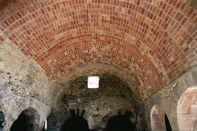 无人,横图,室内,白天,仰视,重复,天花板,建筑,西班牙,一排,整齐,拱门,历史,古罗马,排列,地标建筑,摄影,考古学,队列,加泰隆尼亚,透视图,古代文明,罗马浴池,彩图,低角度拍摄,过去