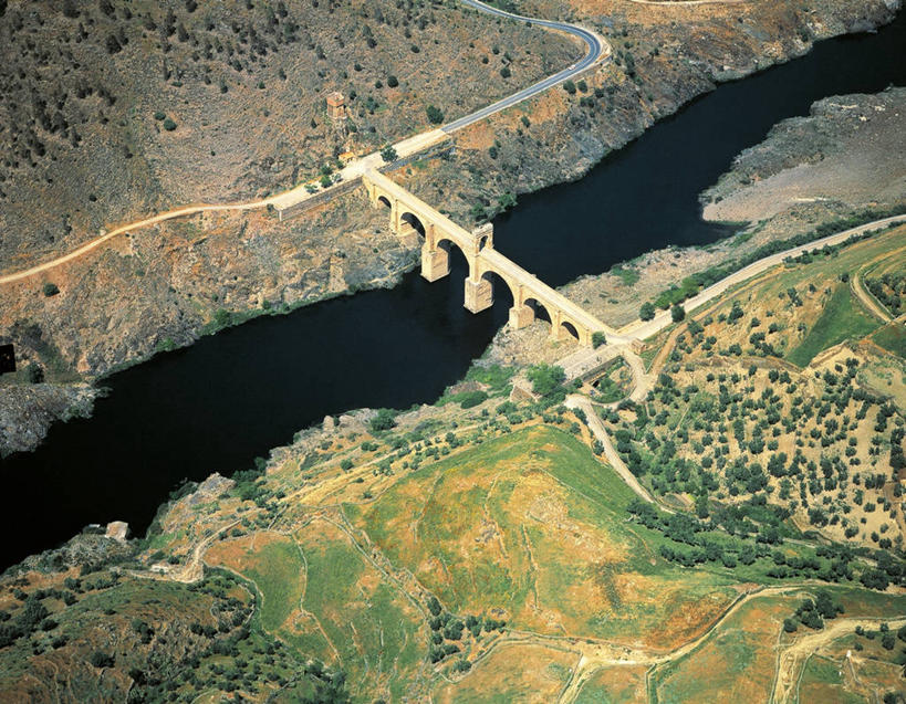 无人,横图,俯视,航拍,室外,白天,建筑,西班牙,欧洲,废弃,拱门,桥,历史,废墟,地标建筑,摄影,报废,废物,鸟瞰,丢弃,放弃,抛弃,塔霍河,古代文明,古代史,摈弃,彩图,高角度拍摄,屏弃,摈斥,摒除,过去