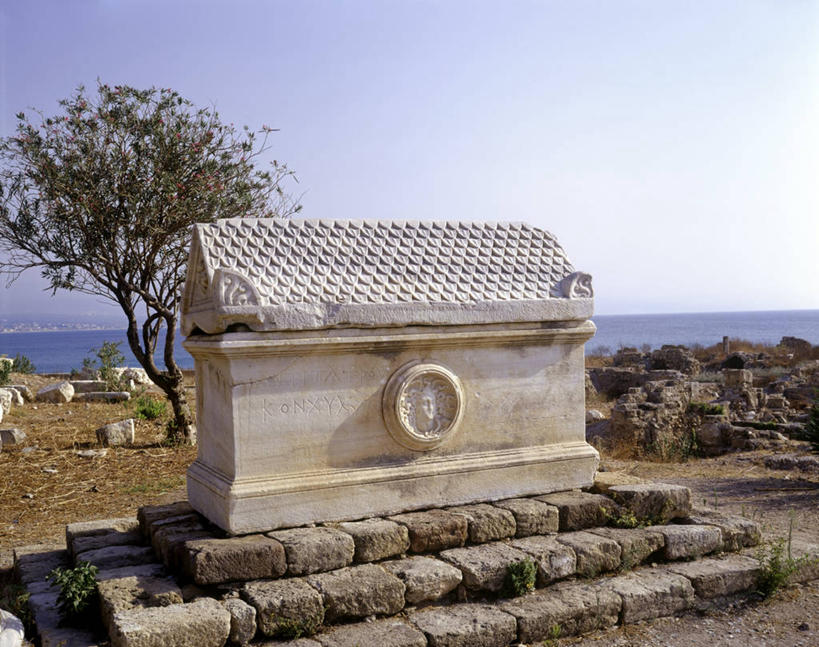 无人,横图,室外,白天,黎巴嫩,神话,大理石,历史,台阶,树,一个,地标建筑,摄影,单个,考古学,坟墓,石棺,万里无云,古希腊,古代文明,灵性,蛇发女妖,彩图