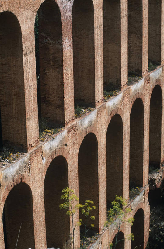 无人,竖图,室外,特写,白天,重复,建筑,西班牙,一排,整齐,拱门,沟渠,联系,历史,古罗马,废墟,排列,地标建筑,摄影,考古学,队列,透视图,安达路西亚,古代文明,彩图,过去