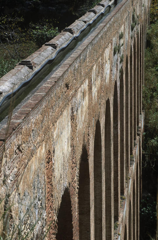 无人,竖图,俯视,室外,白天,重复,水,建筑,西班牙,拱门,沟渠,联系,历史,古罗马,废墟,地标建筑,摄影,考古学,透视图,安达路西亚,古代文明,彩图,高角度拍摄,过去