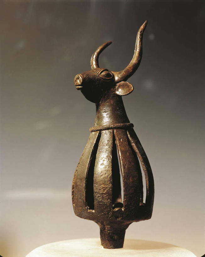 无人,竖图,特写,旗帜,灰色背景,杆,古代,一个,灰色,摄影,单个,青铜,古代文明,美术工艺,彩图,影棚拍摄