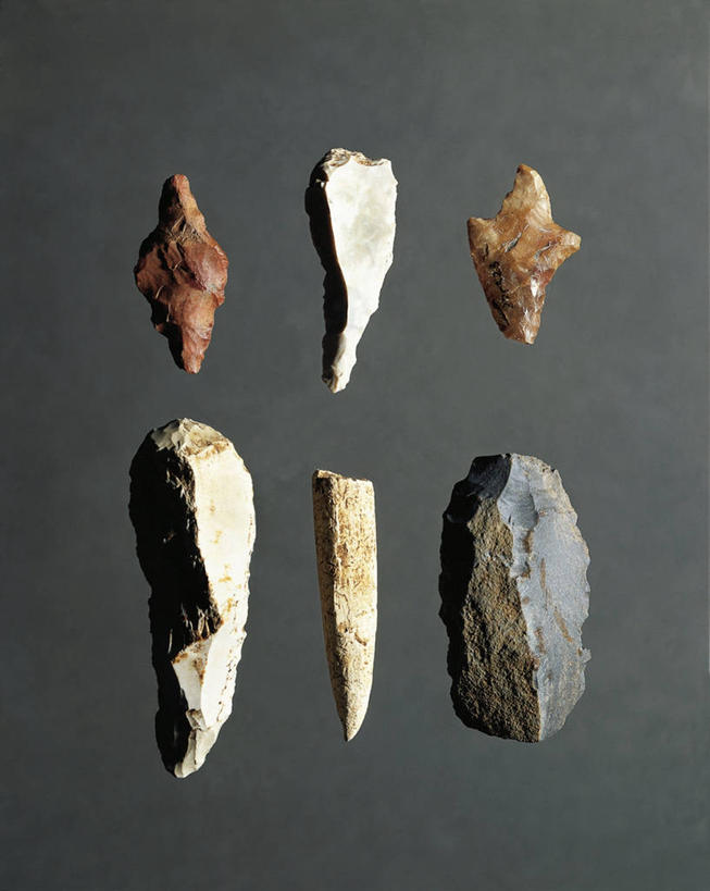 无人,竖图,意大利,欧洲,一排,灰色背景,整齐,工具,历史,排列,箭,摄影,多样,队列,南欧,美术馆,意大利共和国,古代文明,弗留利.威尼斯朱利亚,弗留利.威尼斯朱利亚大区,史前时代,彩图,影棚拍摄,乌迪内