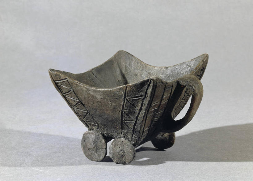 无人,横图,特写,雕塑,灰色背景,首都,历史,一个,灰色,陶器,摄影,单个,考古学,布达佩斯,粘土,厨房器具,匈牙利共和国,美术工艺,史前时代,彩图,影棚拍摄,雕刻术,过去