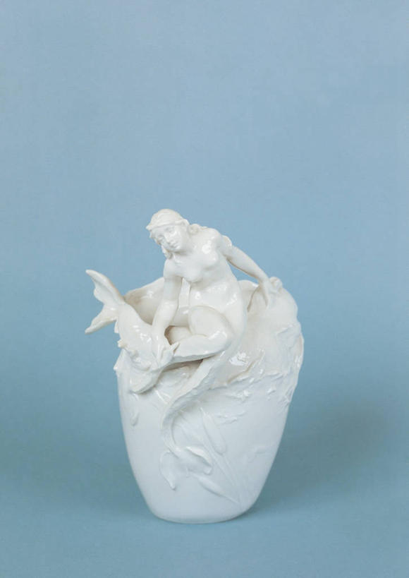 无人,竖图,花瓶,珐琅,雕塑,蓝色背景,艺术,装饰,标志,雕刻,雕像,符号,陶瓷制品,标识,一个,工艺品,摄影,单个,纪念,美术,主题,陈列,功能,美学,性别符号,美术工艺,彩图,影棚拍摄,男性符号,美人鱼