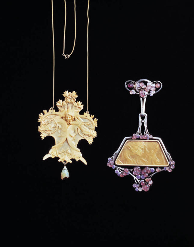 无人,竖图,紫罗兰,象牙,珐琅,珠宝,黑色背景,艺术,两个,紫色,摄影,宝石,手艺,工匠,项坠,美术工艺,彩图,影棚拍摄