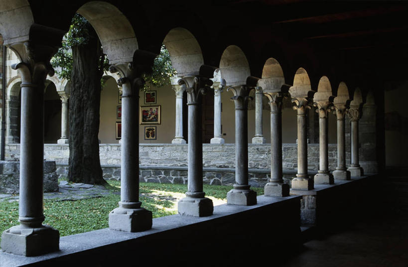 无人,横图,室外,白天,重复,建筑,意大利,树,摄影,回廊,宁静,基督教,伦巴第大区,拱廊,柱廊,修院,彩图