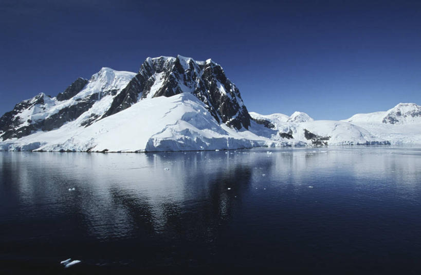 无人,横图,室外,白天,留白,旅游,度假,海洋,美景,山脉,雪,雪山,秘鲁,反射,冰,地形,海岸线,景观,山顶,首都,娱乐,风景,自然,享受,休闲,景色,南美,放松,寒冷,摄影,气象,宁静,南美洲,气候,拉丁美洲,自然风光,南极洲,美洲,万里无云,秘鲁共和国,利马,亚美利加洲,南亚美利加洲,玉米之仓,南极半岛,利马省,自然地理,彩图