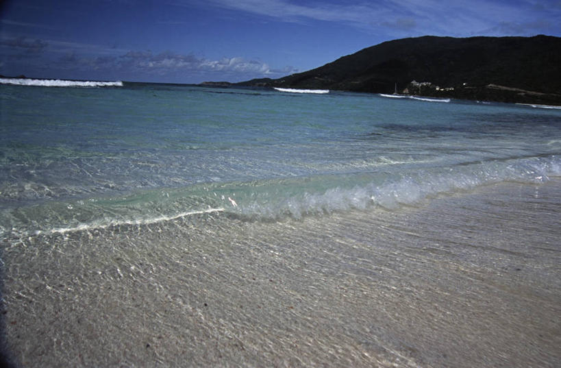 无人,横图,室外,白天,度假,海浪,海洋,山,海岸线,风景,摄影,宁静,气候,热带气候,纯净,英属维京群岛,海滩,彩图