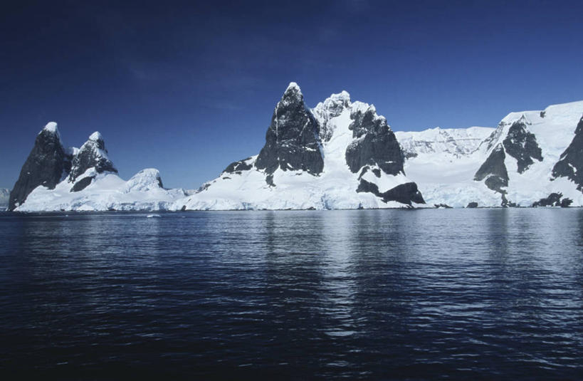 无人,横图,室外,白天,留白,旅游,度假,海洋,美景,山脉,雪,雪山,秘鲁,反射,冰,地形,海岸线,景观,山顶,首都,娱乐,风景,自然,享受,休闲,景色,南美,放松,寒冷,摄影,气象,宁静,南美洲,气候,拉丁美洲,自然风光,南极洲,美洲,万里无云,秘鲁共和国,利马,亚美利加洲,南亚美利加洲,玉米之仓,南极半岛,利马省,自然地理,彩图